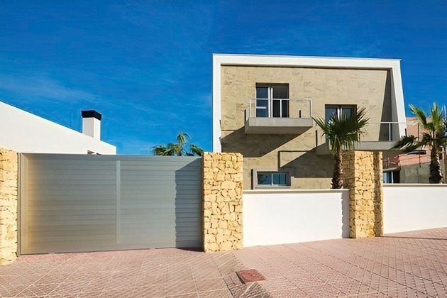 Foto 1 de Casa en venta en Ciudad Quesada de 6 habitaciones con terraza y piscina