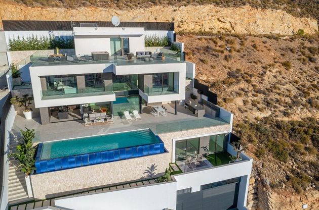 Foto 2 de Casa en venda a Cala de Finestrat de 4 habitacions amb terrassa i piscina