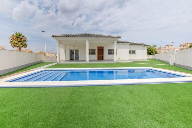 Foto 2 de Casa en venta en Gran Alacant de 4 habitaciones con piscina y jardín