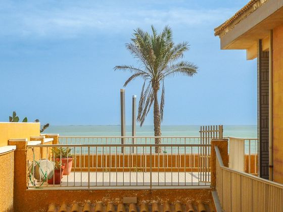 Foto 1 de Casa en venda a Guardamar Playa de 5 habitacions amb terrassa i garatge