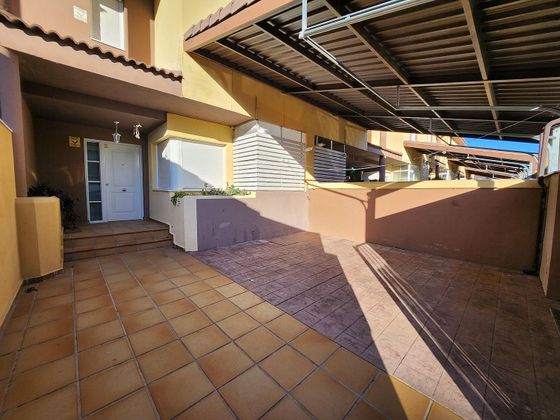 Foto 1 de Venta de casa adosada en Villalbilla pueblo de 3 habitaciones con terraza y jardín