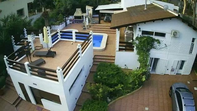 Foto 1 de Chalet en venta en calle La Marina de 4 habitaciones con terraza y piscina