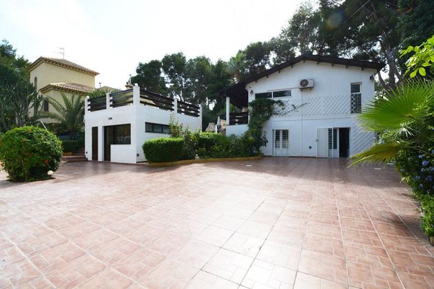 Foto 2 de Chalet en venta en calle La Marina de 4 habitaciones con terraza y piscina