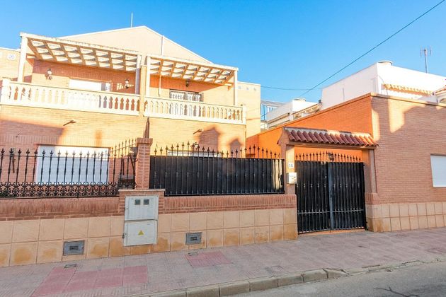 Foto 2 de Xalet en venda a calle De Marzo de de 4 habitacions amb terrassa i piscina