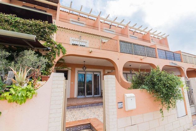 Foto 1 de Casa en venda a avenida De la Cruz de 3 habitacions amb terrassa i garatge