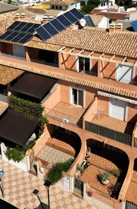 Foto 2 de Casa en venda a avenida De la Cruz de 3 habitacions amb terrassa i garatge