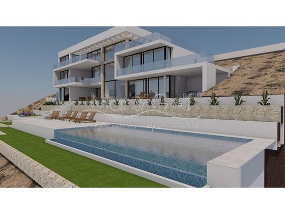 Foto 1 de Venta de chalet en calle Marbella de 6 habitaciones con terraza y piscina