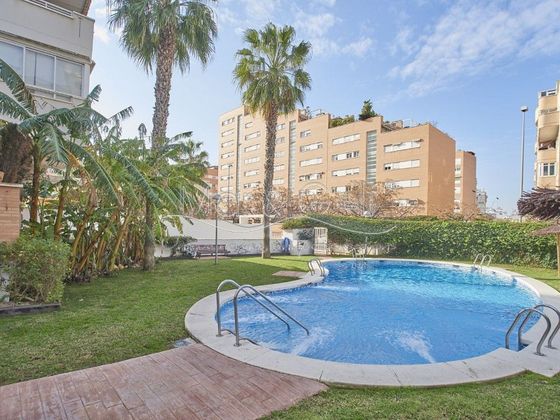 Foto 1 de Pis en lloguer a calle Maria Moliner de 3 habitacions amb terrassa i piscina