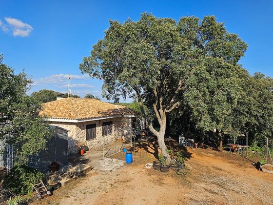 Foto 1 de Casa rural en venda a Loranca de Tajuña de 2 habitacions amb piscina i jardí