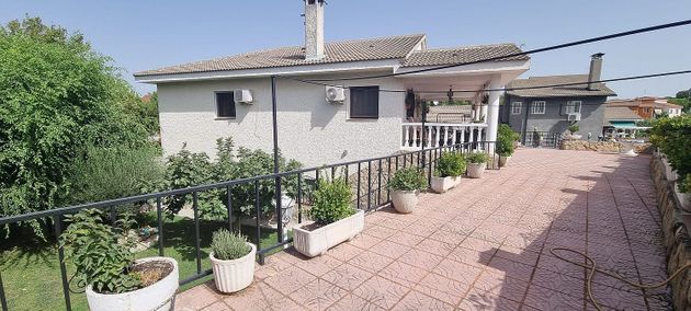 Foto 1 de Xalet en venda a Serranillos del Valle de 3 habitacions amb terrassa i piscina