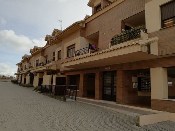 Foto 2 de Venta de piso en Serranillos del Valle de 2 habitaciones con terraza y piscina