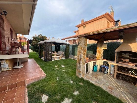 Foto 1 de Casa en venda a Serranillos del Valle de 4 habitacions amb terrassa i piscina