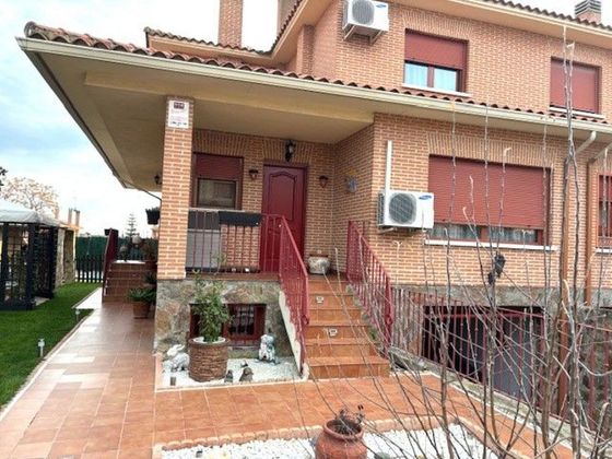 Foto 2 de Casa en venda a Serranillos del Valle de 4 habitacions amb terrassa i piscina