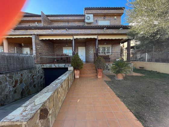 Foto 1 de Casa en venda a Griñón de 5 habitacions amb terrassa i piscina