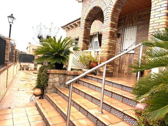 Foto 2 de Xalet en venda a Serranillos del Valle de 4 habitacions amb terrassa i piscina