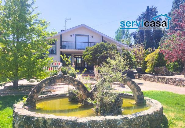 Foto 1 de Casa en venta en Villar del Olmo de 5 habitaciones con terraza y piscina