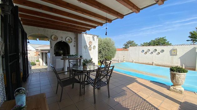 Foto 2 de Chalet en venta en Los Villares de 4 habitaciones con terraza y piscina