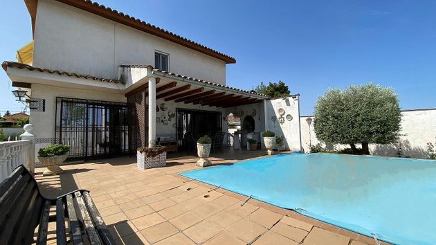 Foto 1 de Chalet en venta en Los Villares de 4 habitaciones con terraza y piscina