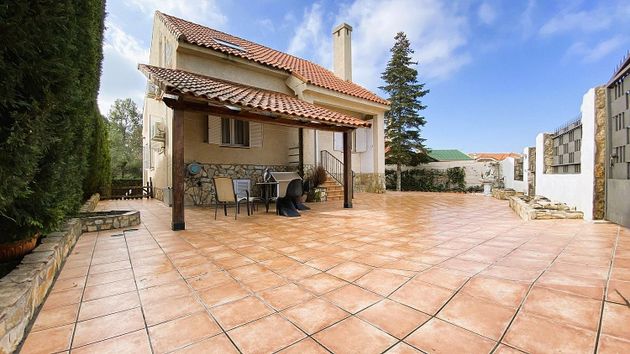 Foto 1 de Chalet en venta en Campo Real de 3 habitaciones con terraza y piscina