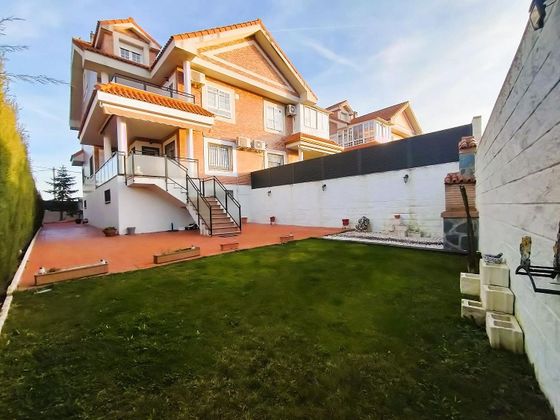 Foto 1 de Casa en venda a Campo Real de 5 habitacions amb terrassa i garatge