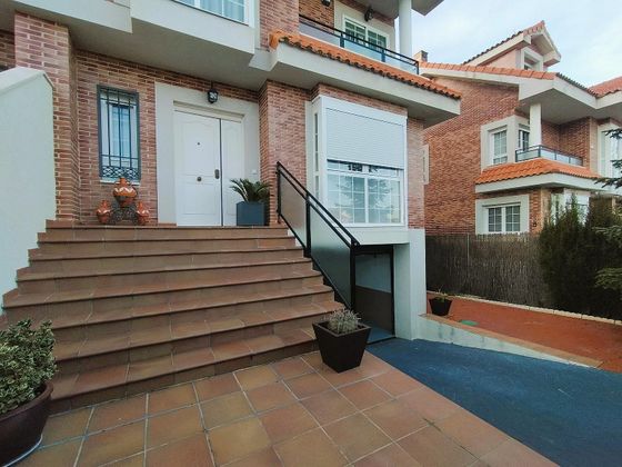 Foto 2 de Casa en venda a Campo Real de 5 habitacions amb terrassa i garatge