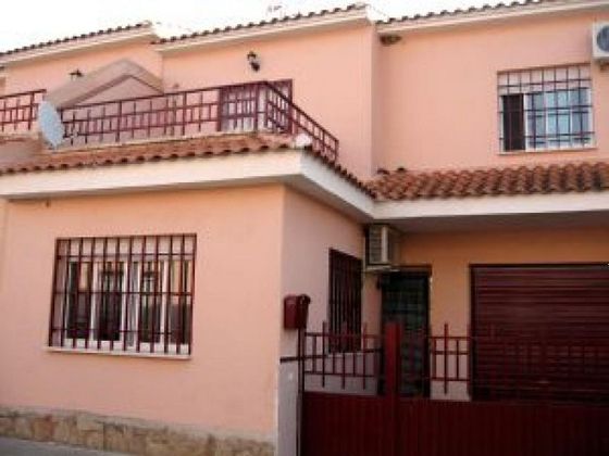Foto 1 de Venta de casa adosada en Quismondo de 3 habitaciones con terraza y piscina