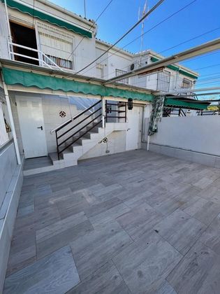 Foto 2 de Pis en venda a calle Pinoso de 2 habitacions amb terrassa i balcó
