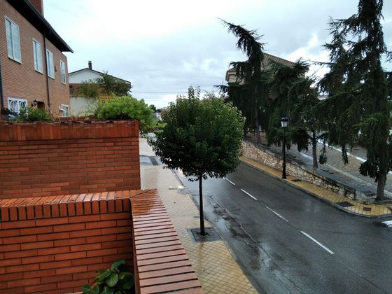 Foto 1 de Casa adosada en venta en Campo Real de 4 habitaciones con terraza y balcón