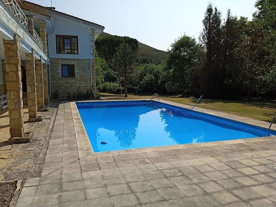 Foto 2 de Casa en venda a Valle de Sedano de 8 habitacions amb terrassa i piscina