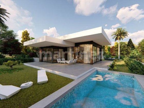 Foto 1 de Chalet en venta en Vistahermosa de 3 habitaciones con terraza y piscina