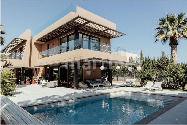 Foto 1 de Chalet en venta en Cabo de las Huertas de 5 habitaciones con terraza y piscina