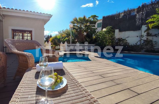Foto 2 de Xalet en venda a calle Del Faro de 7 habitacions amb terrassa i piscina