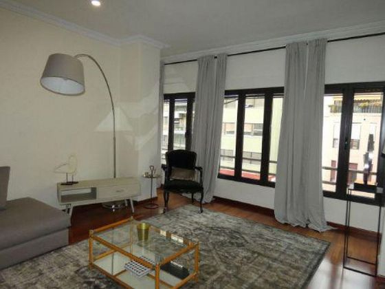 Foto 1 de Pis en venda a Casco Antiguo - Santa Cruz de 4 habitacions amb garatge i aire acondicionat