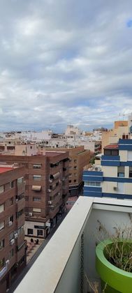 Foto 1 de Ático en venta en Ensanche - Diputación de 2 habitaciones con terraza y garaje