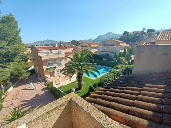 Foto 1 de Casa en venda a calle Loma Bada de 3 habitacions amb terrassa i piscina