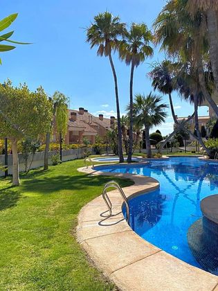 Foto 1 de Chalet en venta en Cabo de las Huertas de 8 habitaciones con terraza y piscina