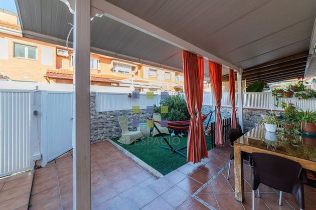 Foto 2 de Casa adossada en venda a Griñón de 3 habitacions amb terrassa i aire acondicionat