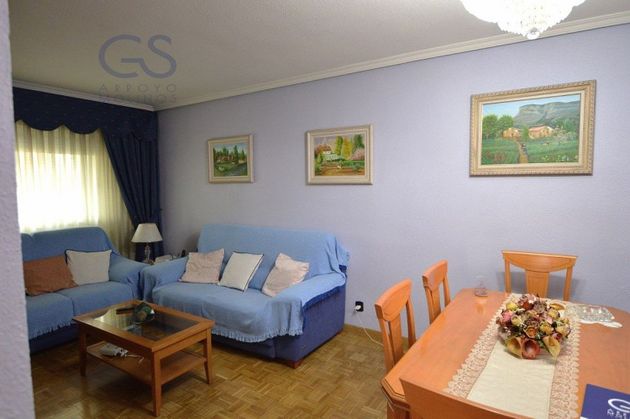 Foto 2 de Piso en alquiler en Mariblanca - Villafontana de 3 habitaciones con terraza y muebles
