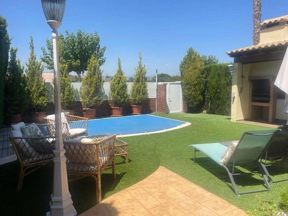 Foto 2 de Casa en venda a Almajada-Ravel de 4 habitacions amb terrassa i piscina