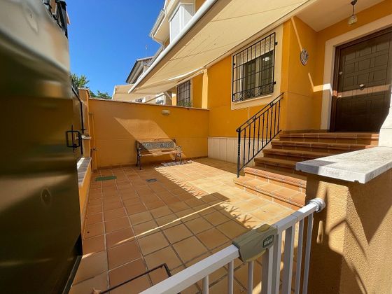 Foto 2 de Casa adossada en venda a Las Aves de 6 habitacions amb terrassa i garatge