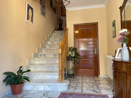 Foto 2 de Casa adossada en venda a Nuevo Aranjuez de 5 habitacions amb terrassa i garatge
