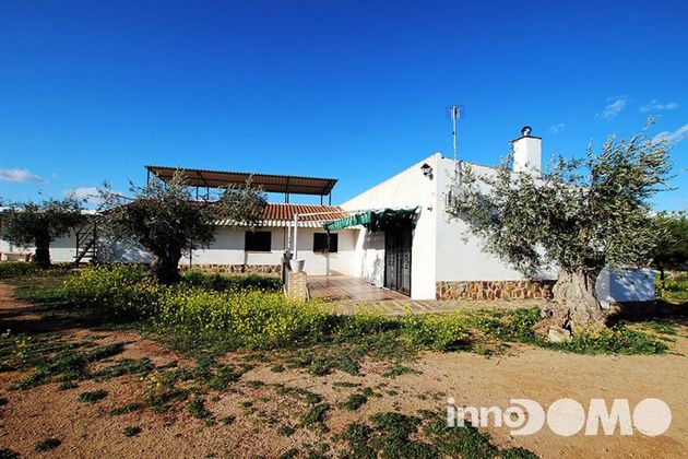 Foto 1 de Casa en venda a calle De Troya de 4 habitacions amb terrassa i garatge