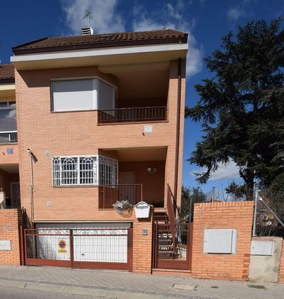 Foto 1 de Casa adosada en venta en La Poveda de 3 habitaciones con terraza y piscina