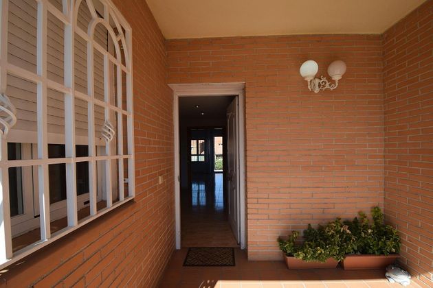 Foto 2 de Casa adosada en venta en La Poveda de 3 habitaciones con terraza y piscina