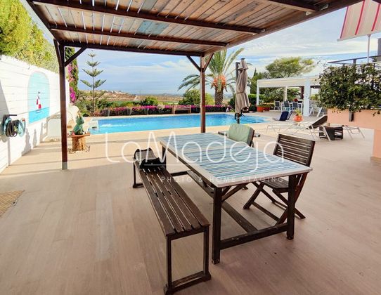 Foto 2 de Venta de chalet en Bonalba-Cotoveta de 4 habitaciones con terraza y piscina