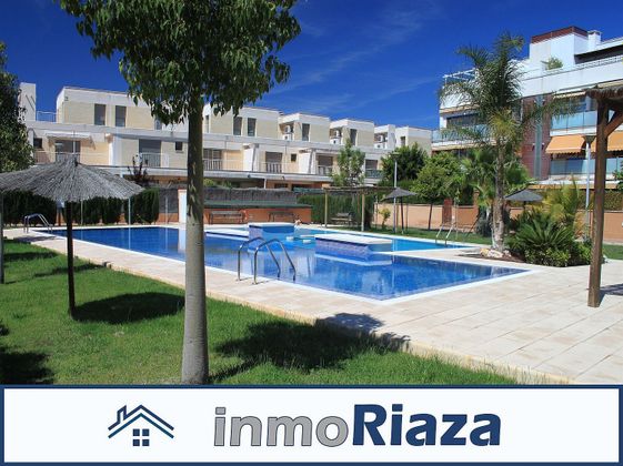 Foto 1 de Venta de casa adosada en Alicante Golf de 5 habitaciones con terraza y piscina