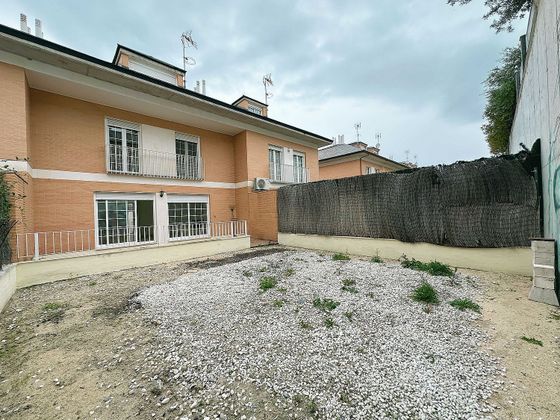 Foto 1 de Casa adossada en venda a Centro - Rivas-Vaciamadrid de 4 habitacions amb jardí i balcó