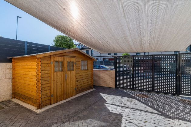 Foto 1 de Casa en venda a Rivas Urbanizaciones de 4 habitacions amb terrassa i piscina