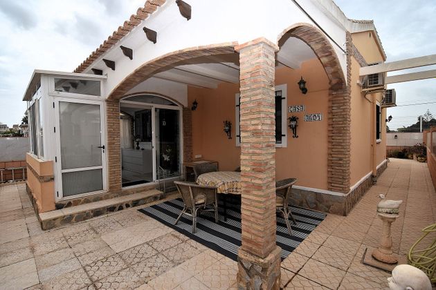 Foto 2 de Chalet en venta en Nueva Torrevieja - Aguas Nuevas de 2 habitaciones con terraza y piscina