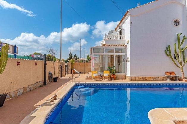 Foto 1 de Casa en venda a calle Alarcon de 3 habitacions amb terrassa i piscina